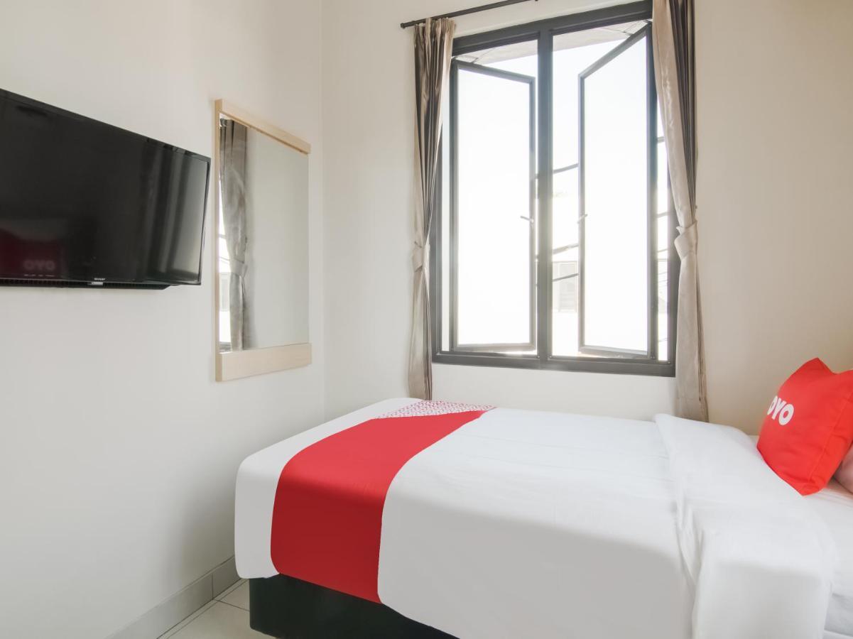 Oyo 3824 Columbus Residence J1 Telukjambe Dış mekan fotoğraf